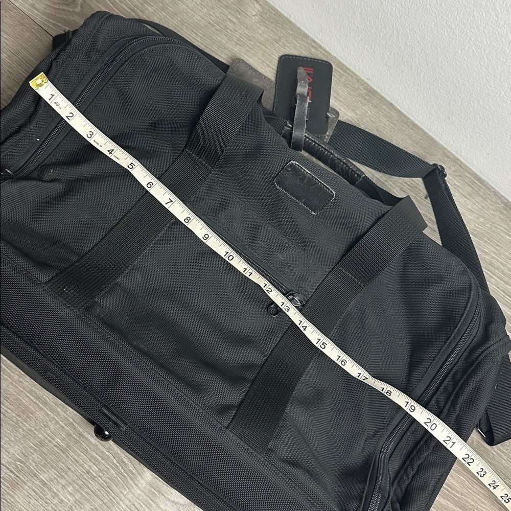 Tumi Travel Duffle Weekender Carry On Bag - Picture 7 of 9